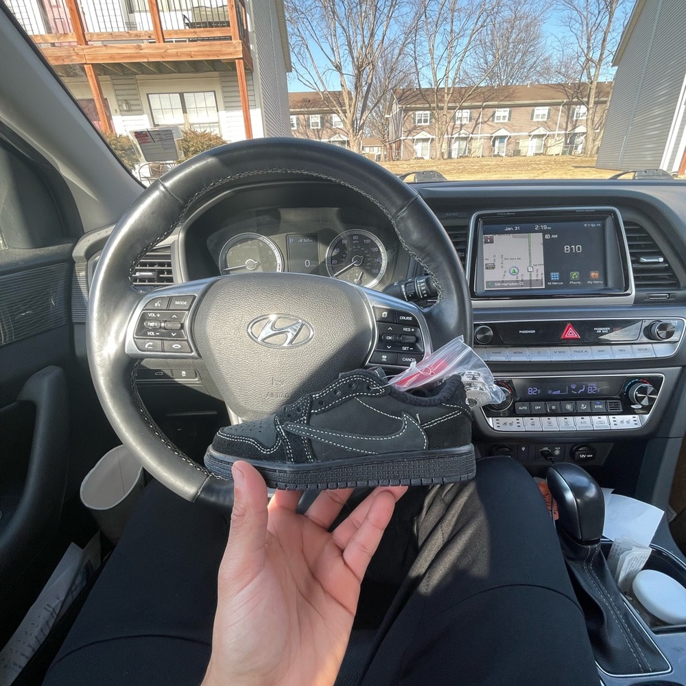 Jordan 1 Black Phantom